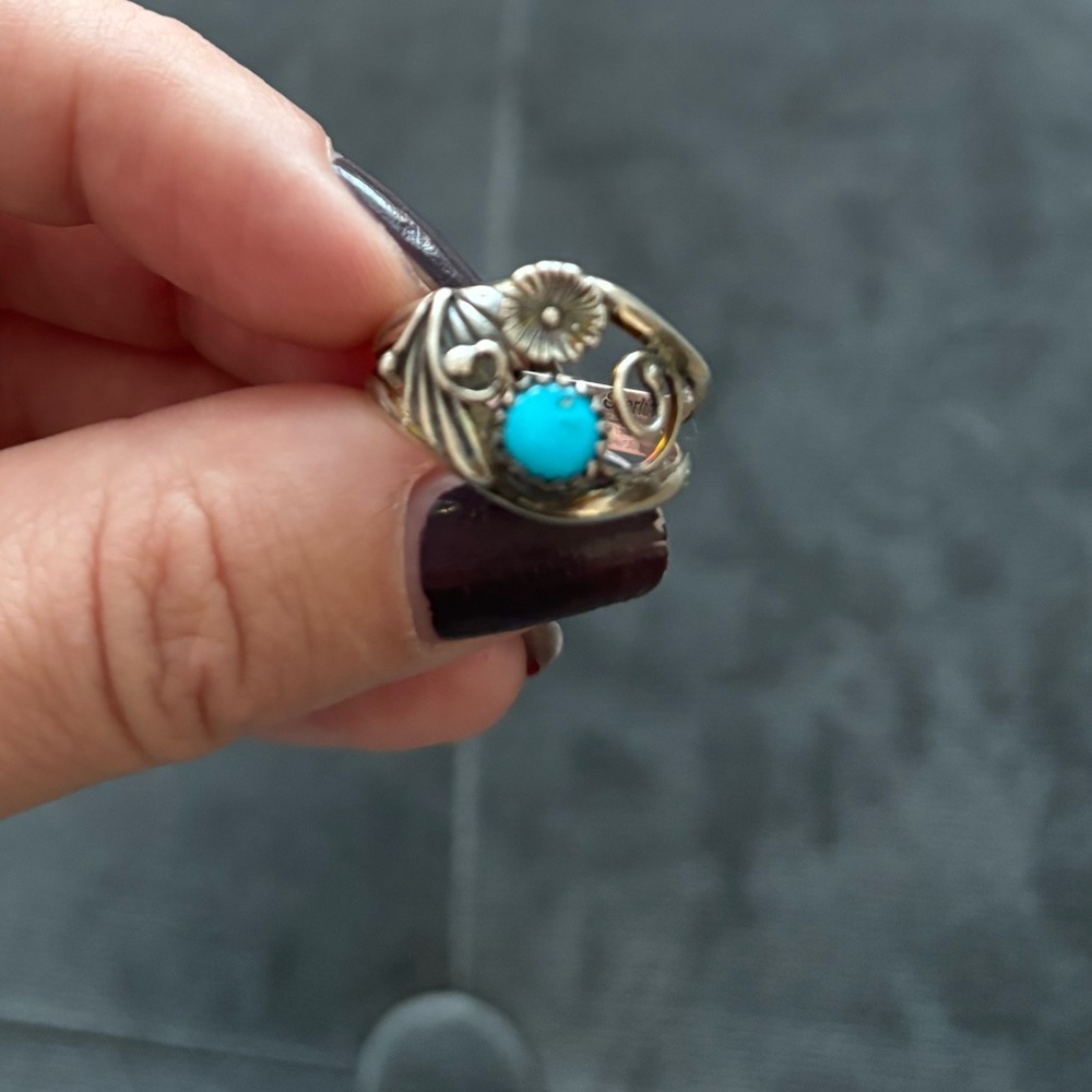 Sterling silver intricate turquoise ring